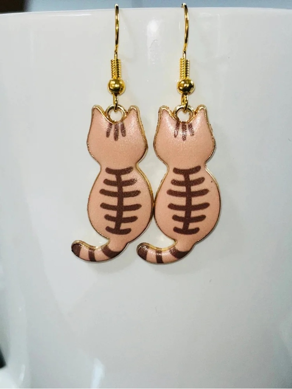 Gold-Trim tan Cat Dangle Earrings - Charming Cat Design